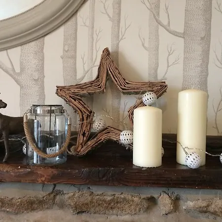 The Craven Arms Settle